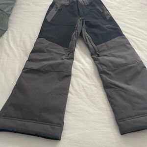 Obermeyer Kids Casual Pants in Black and Gray
